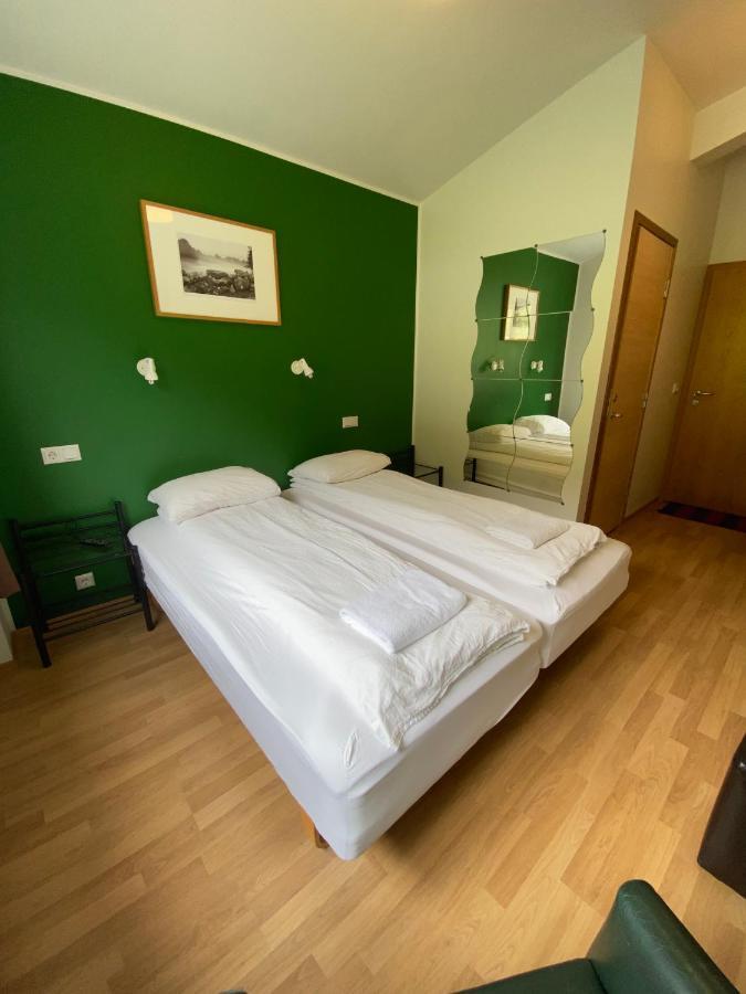 Chambre Double ou Lits Jumeaux avec Salle de Bains Privative