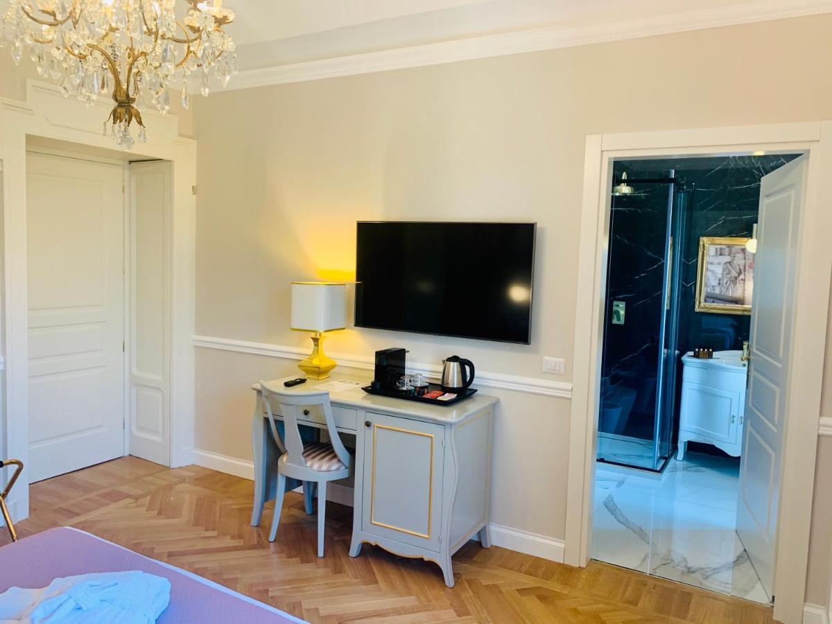 Deluxe Double Room with Balcony,1005144751:JPEG