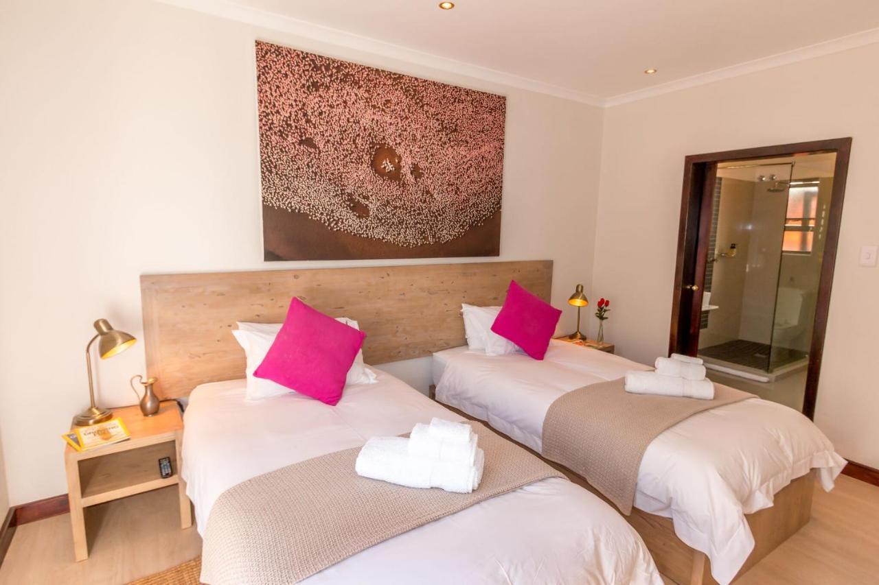 Twin Room,1607227862:JPEG