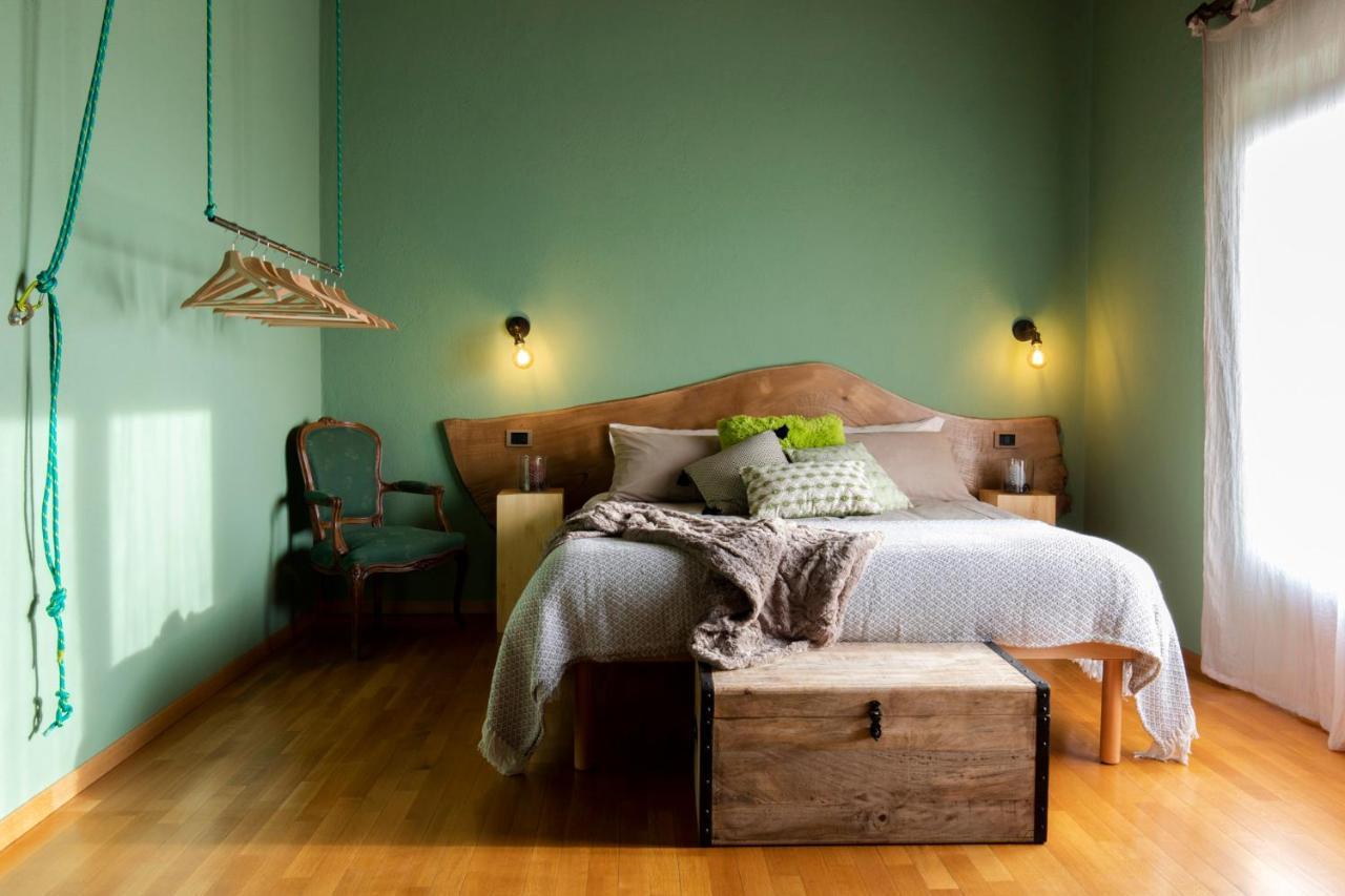 Großes Doppel-/Zweibettzimmer