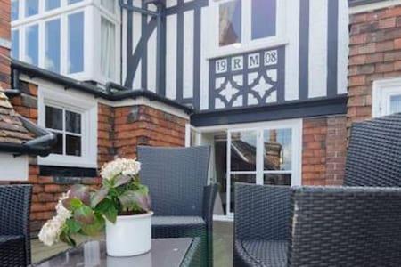 Deluxe Double Room with Bath,1310915644:JPEG