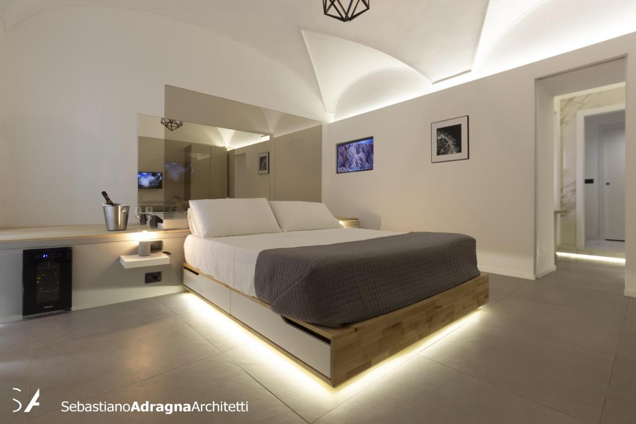 Deluxe Suite with Spa Bath and balcony