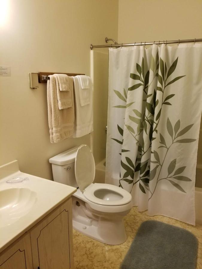 Family Room Private Bathroom,1593804082:JPEG