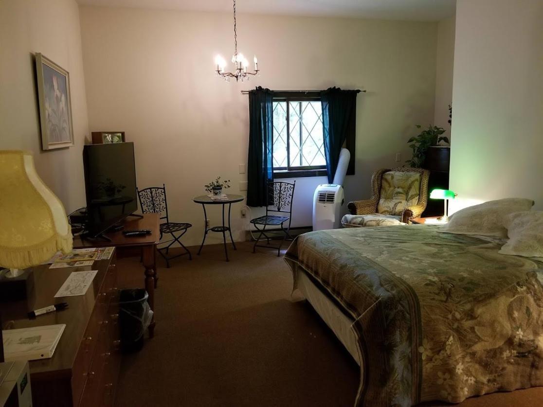 Deluxe Queen Room,1593804041:JPEG