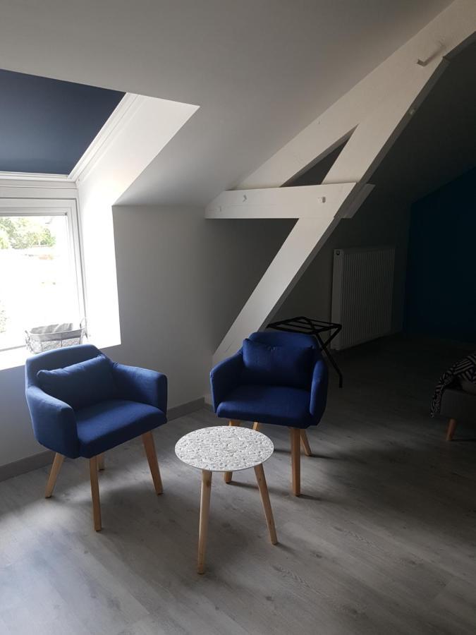 Chambre Lit Queen-Size avec Salle de Bains Commune
