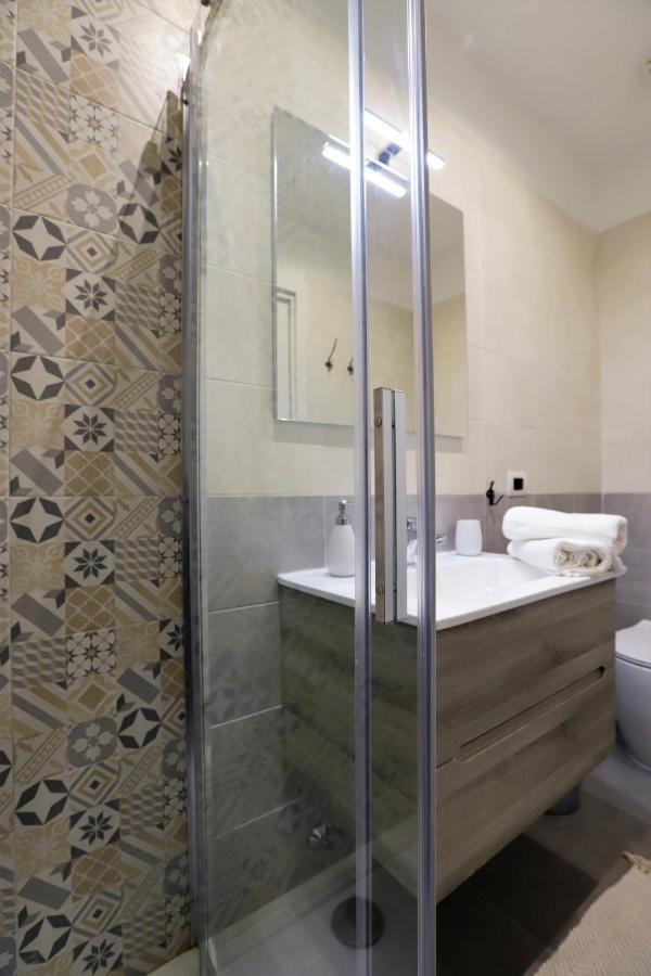 Comfort Triple Room Shower,1042529968:JPEG