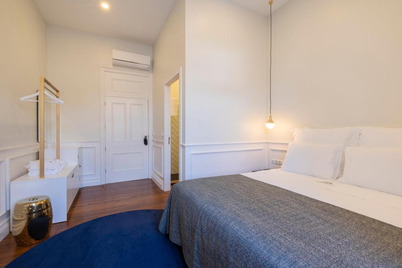 Habitación con cama grande