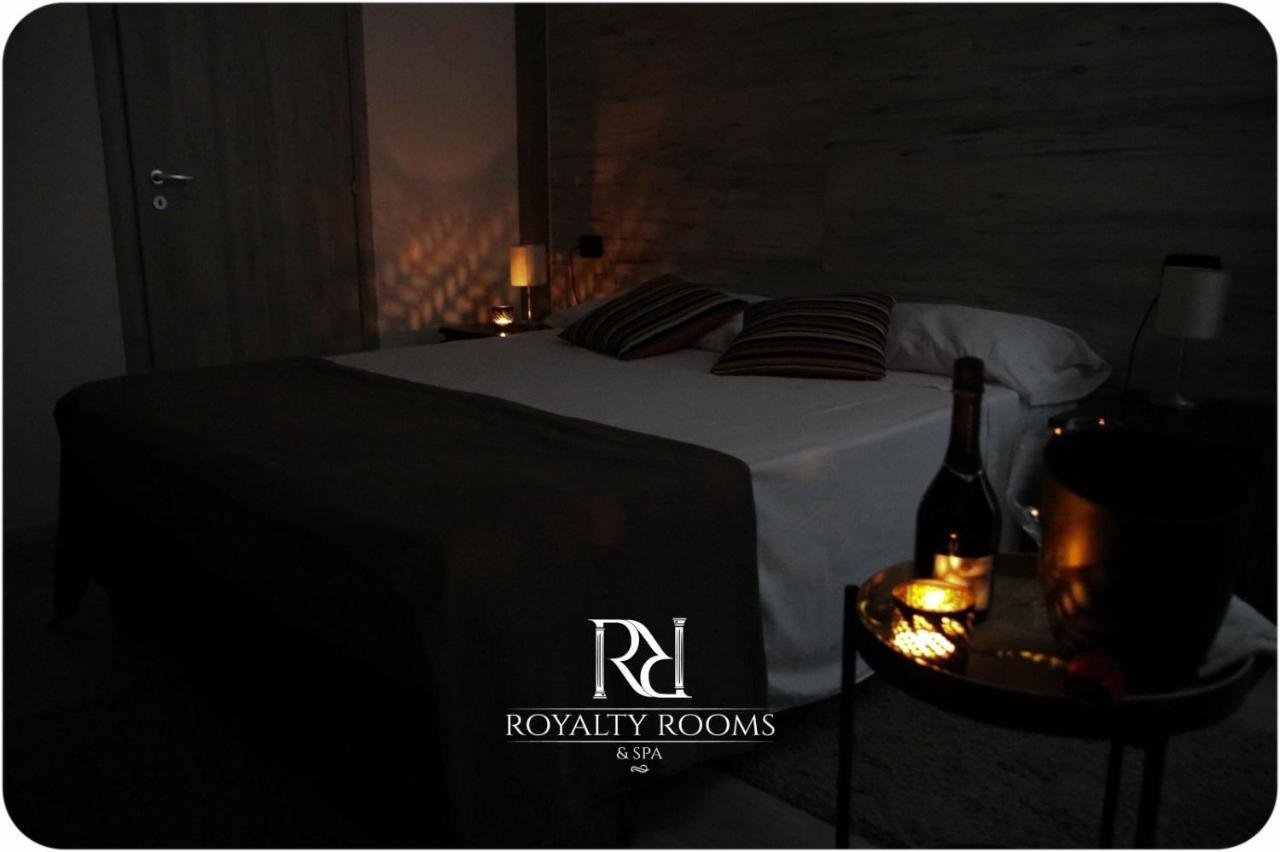Deluxe Suite with Spa Bath