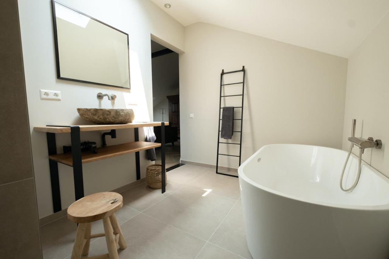 Deluxe Double Room Bath,1086502063:JPEG
