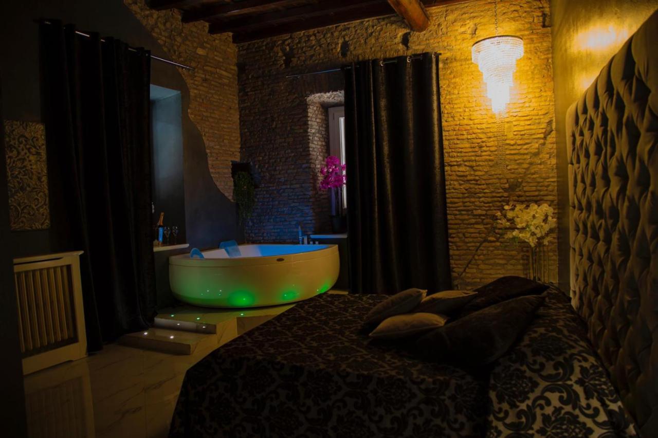 King Suite Spa Bath