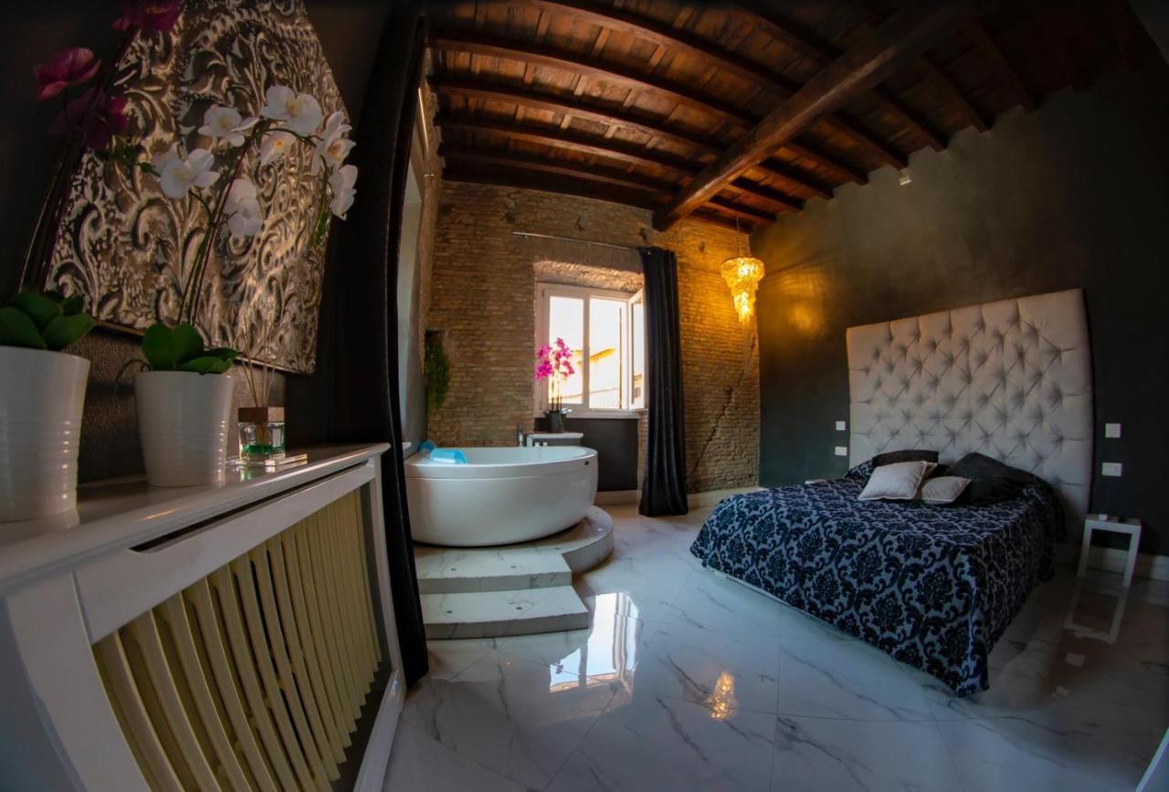 King Suite Spa Bath