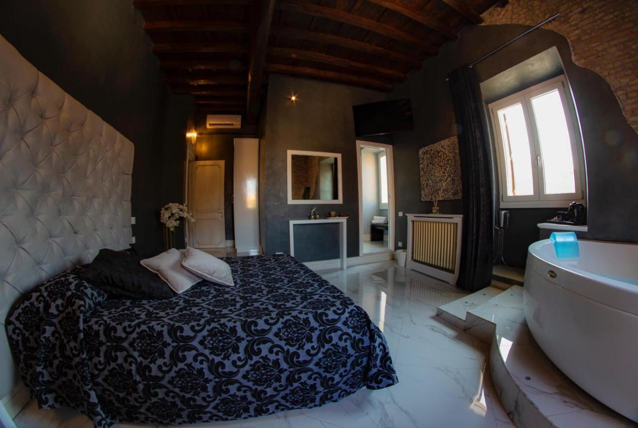 King Suite Spa Bath