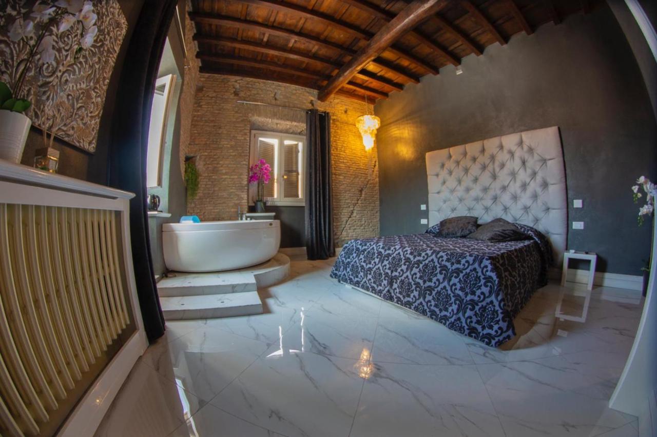 King Suite Spa Bath