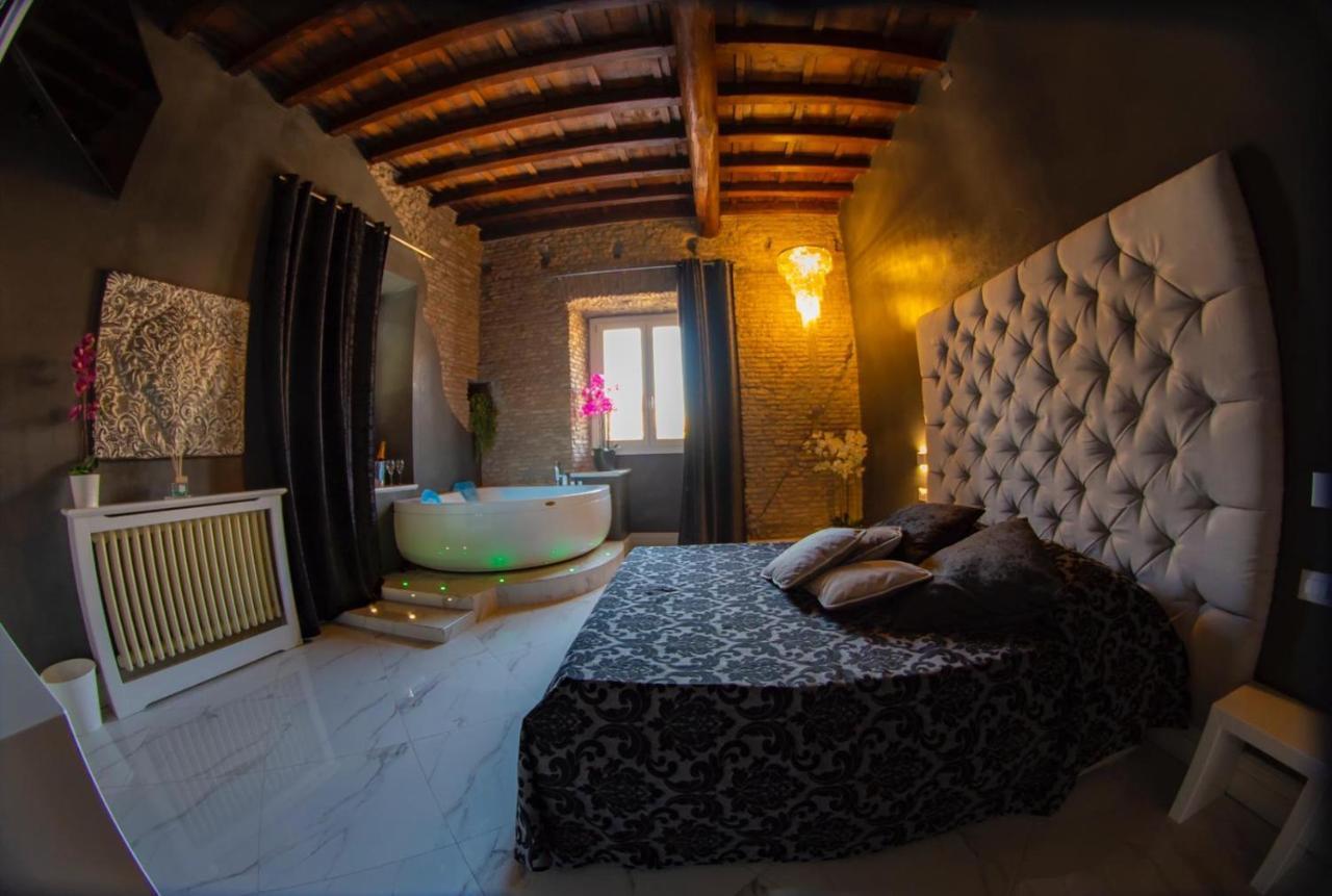 King Suite Spa Bath