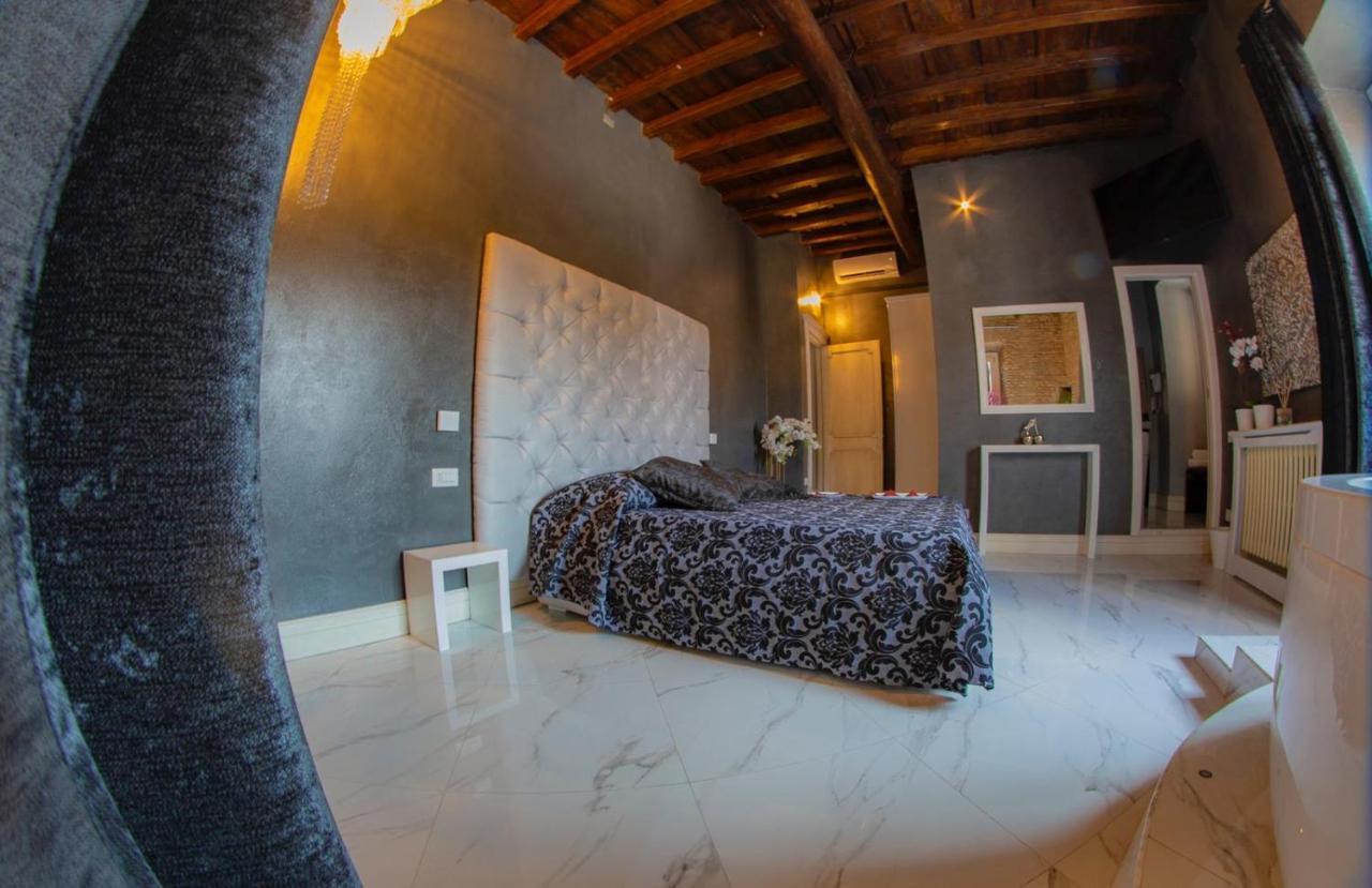 King Suite Spa Bath