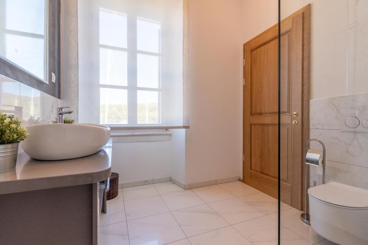 Deluxe tweepersoonskamer met balkon en uitzicht op zee