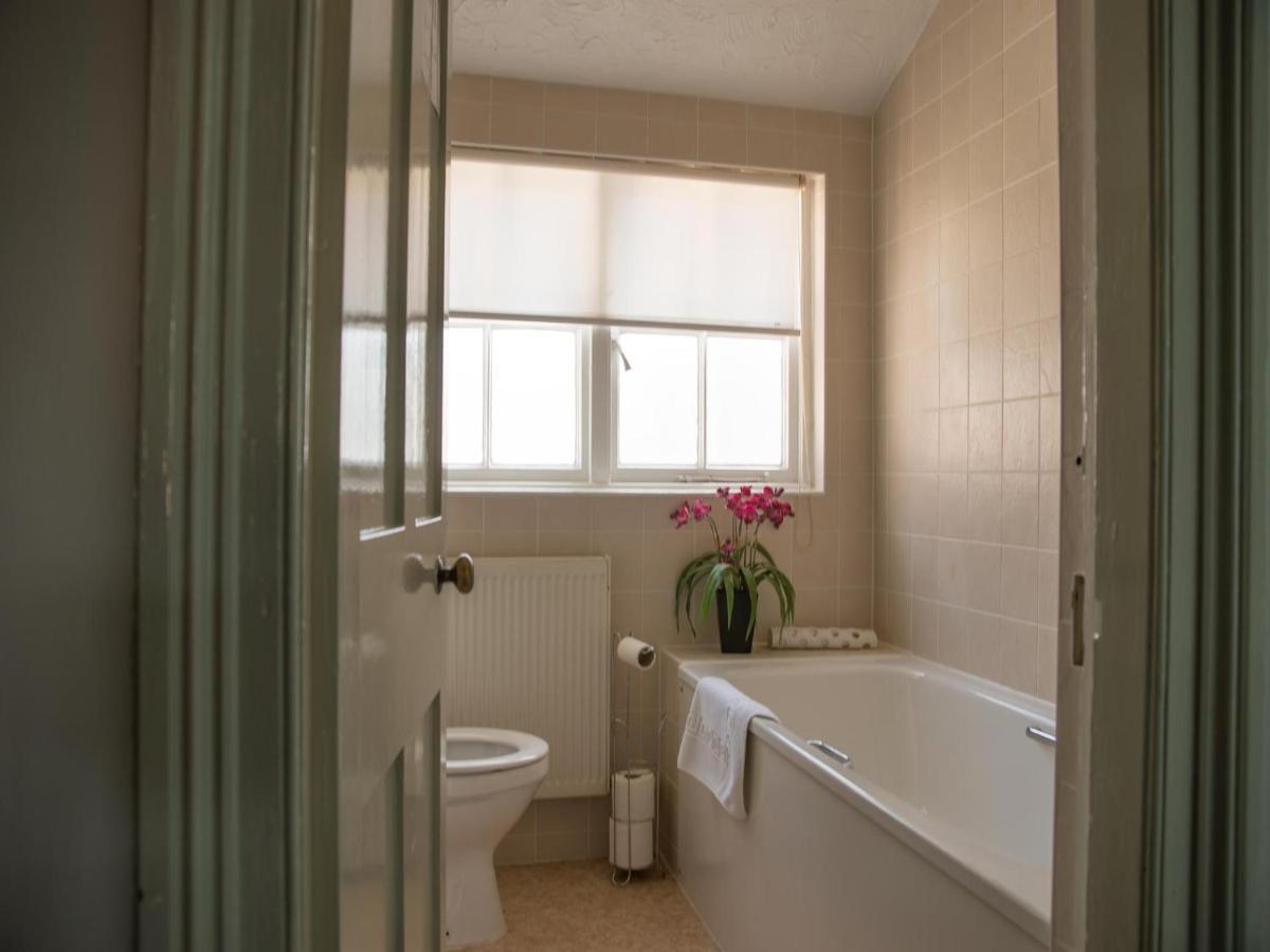 Twin Room with Private Bathroom