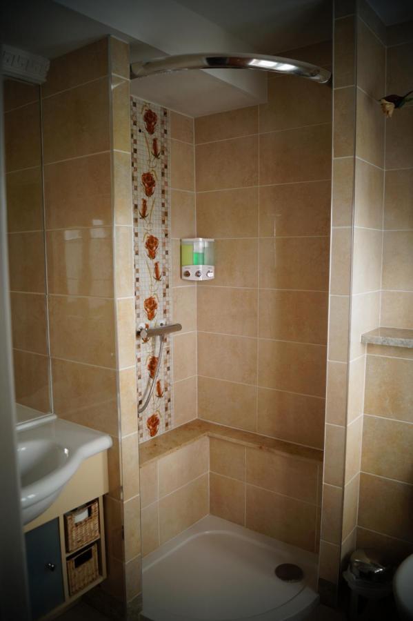 Zweibettzimmer mit eigenem Bad