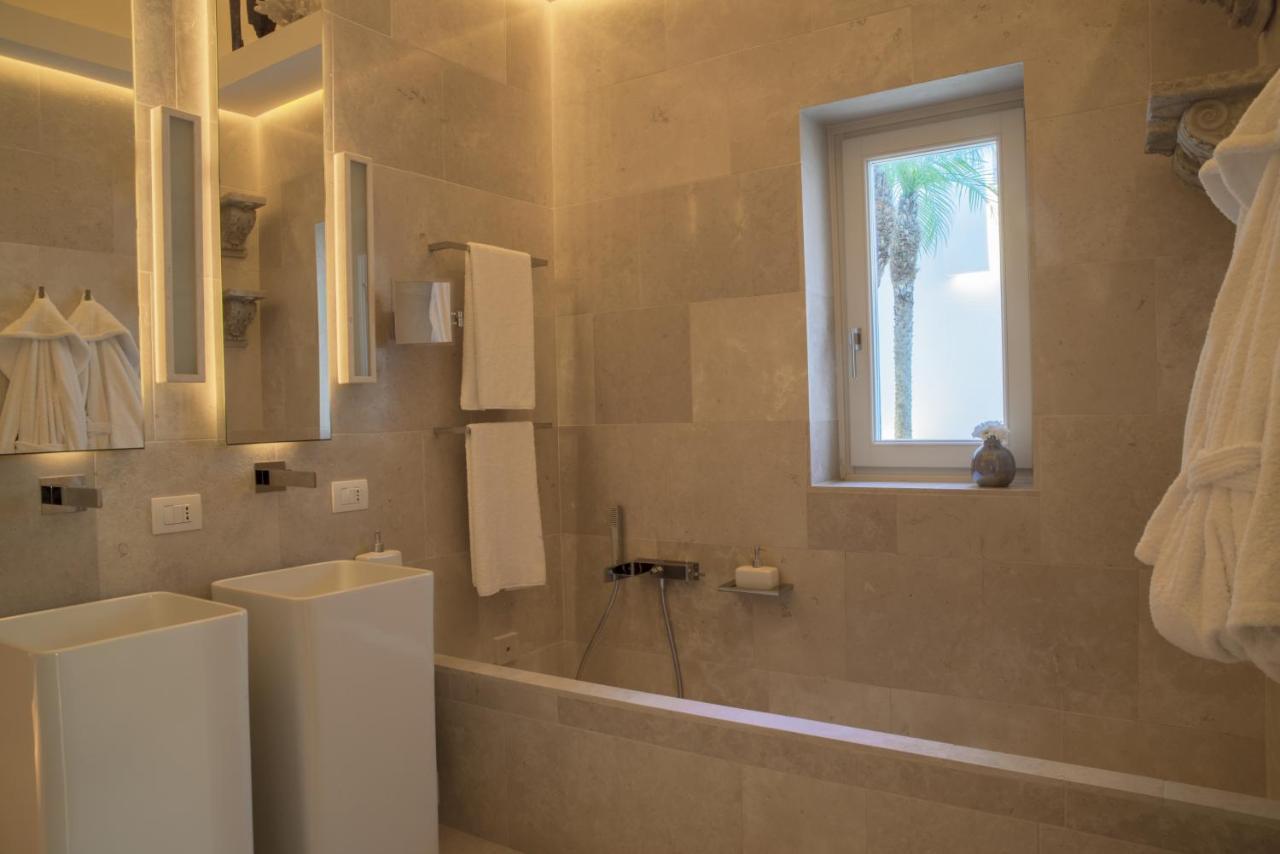 Habitación con cama grande