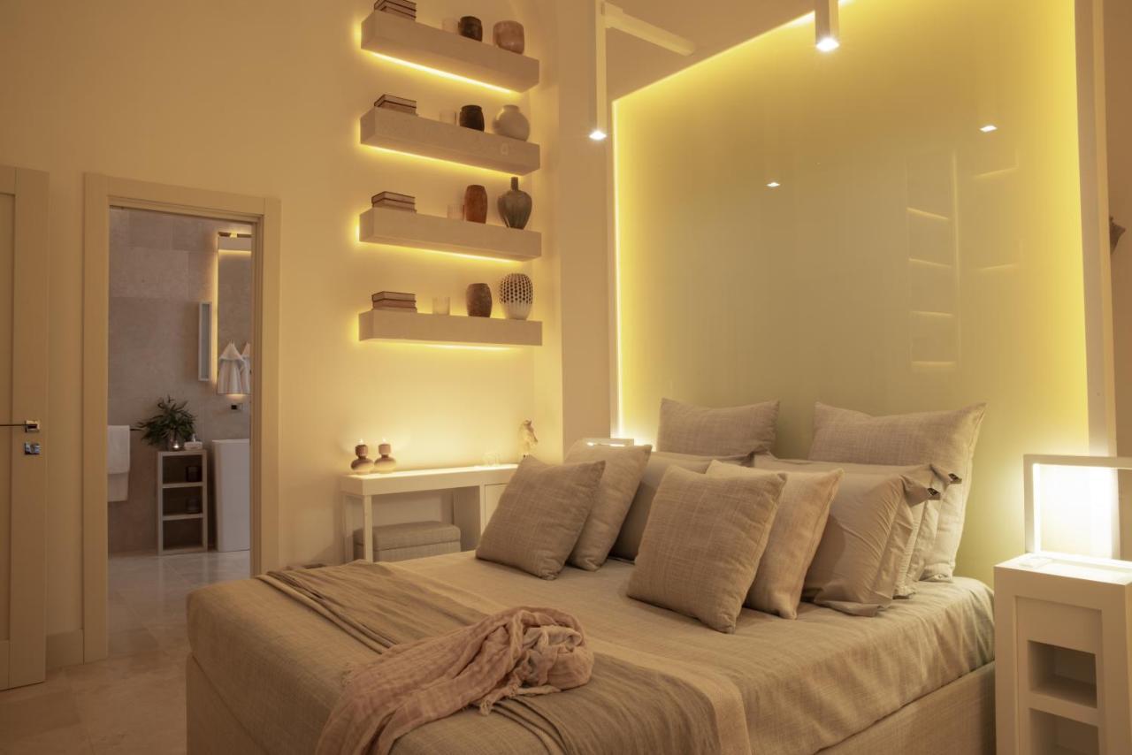 Habitación con cama extragrande.