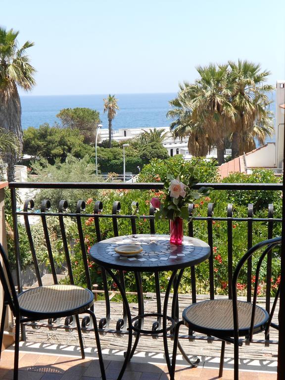 Standard Triple Room with Sea View