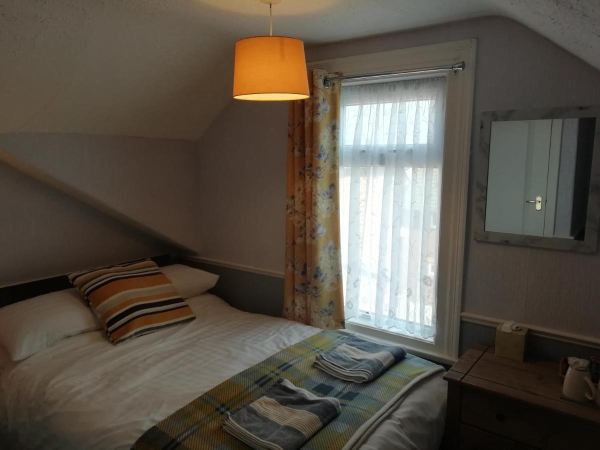 Small Double Room,1111159230:JPEG