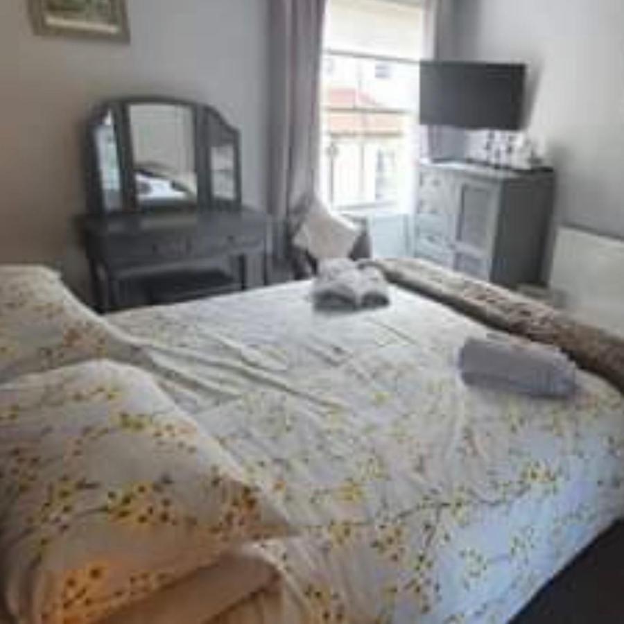 Deluxe Double Room with Shower - 1