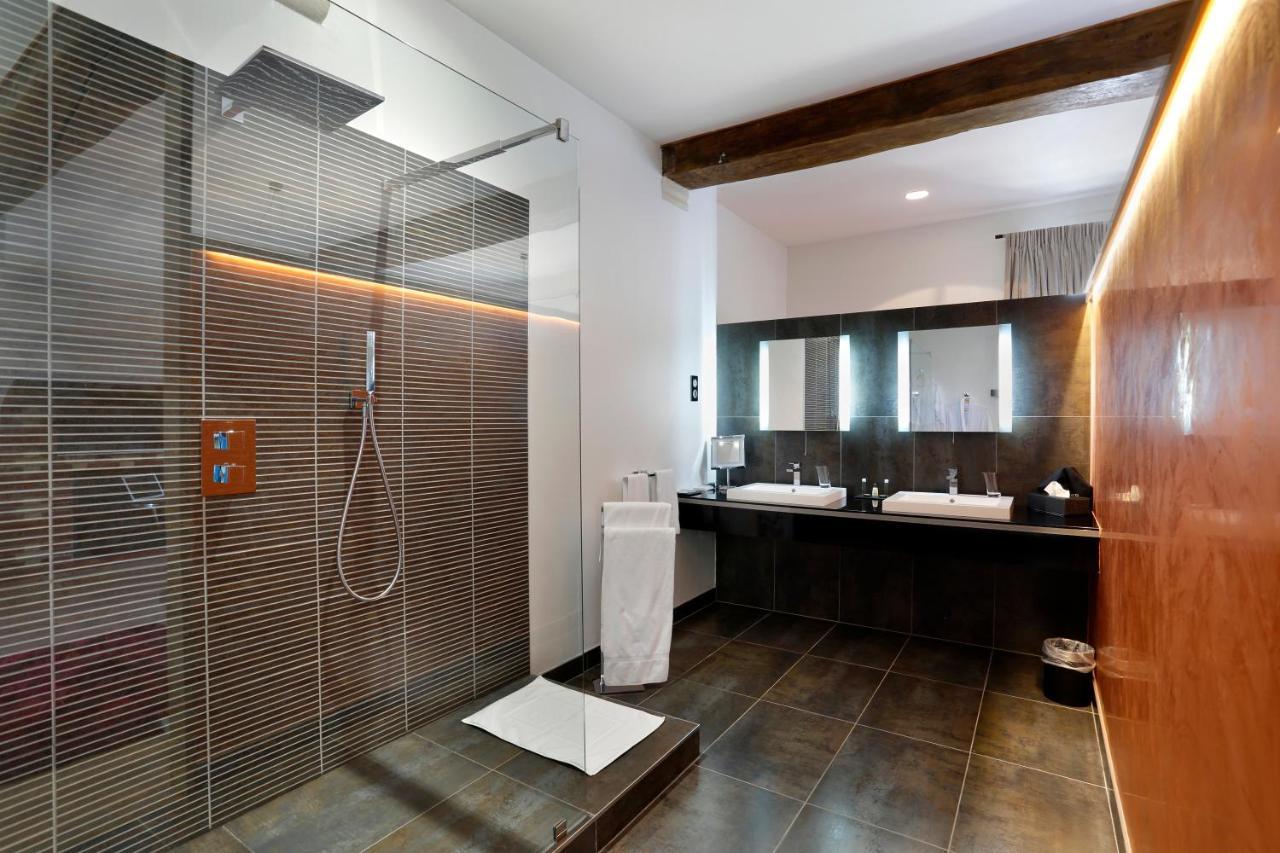 Deluxe Double Room Shower,1584522598:JPEG
