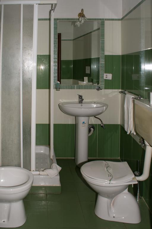 Large Single Room,806811111:JPEG