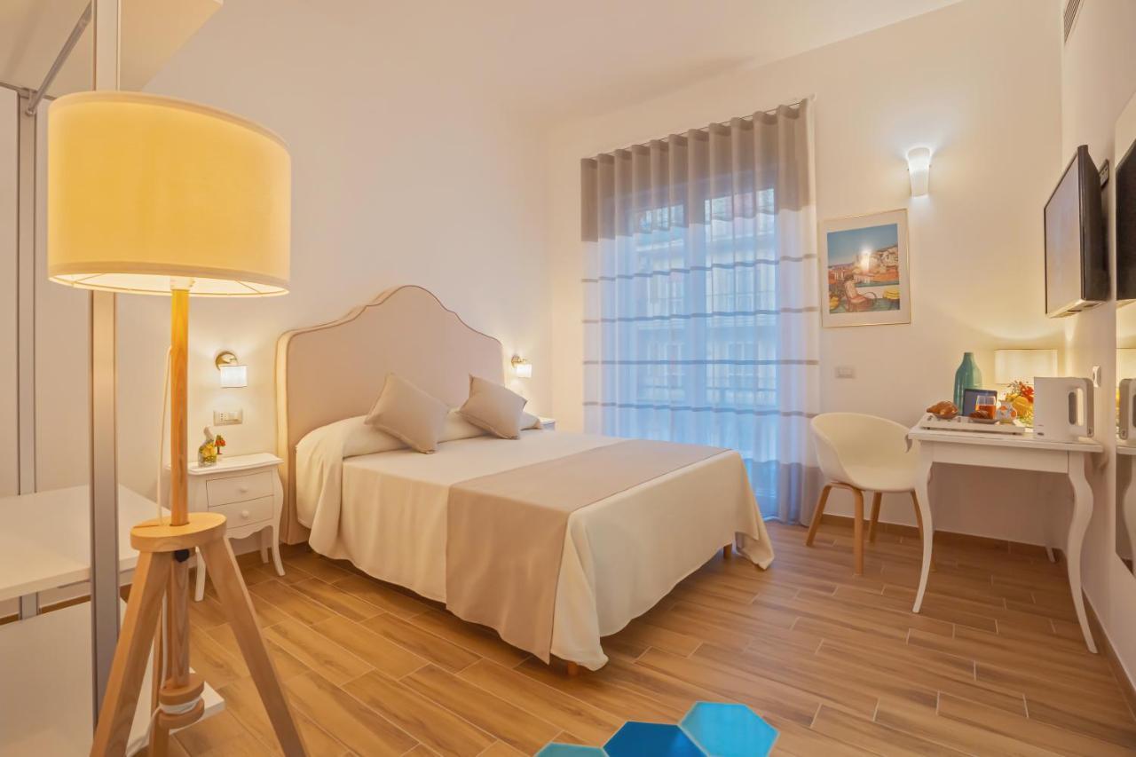 Chambre Double Deluxe - Vue Latérale sur Mer