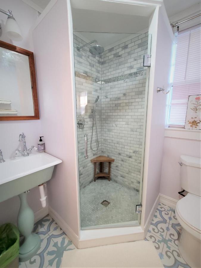 Small Queen Room