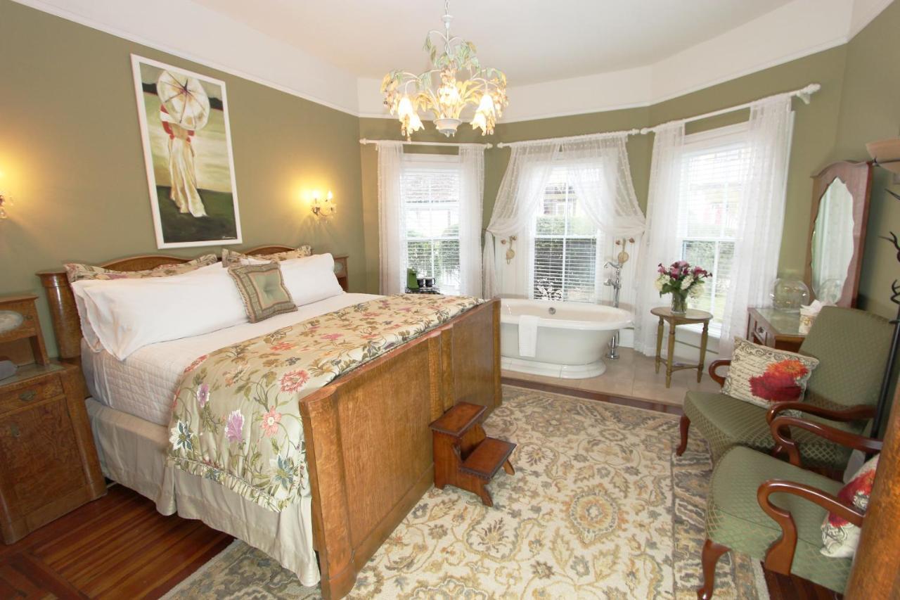 King Room Bay Window Caroline,1593665392:JPEG