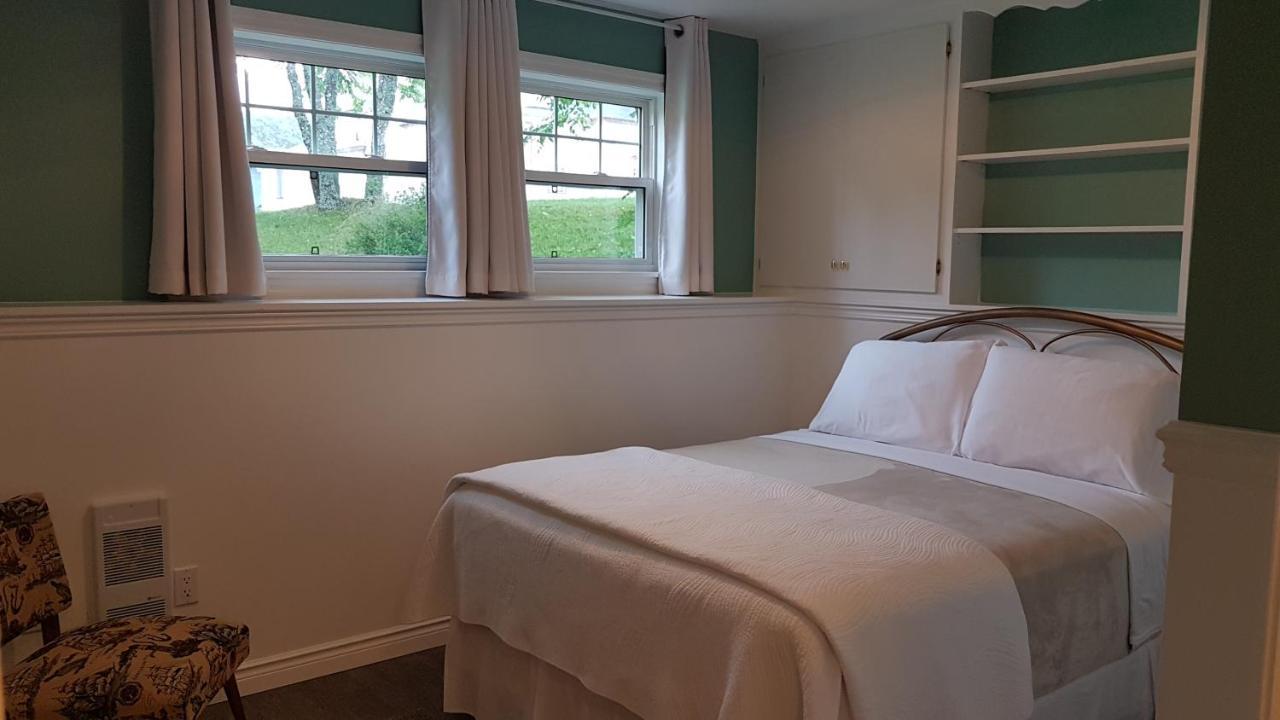 Deluxe Queen Suite