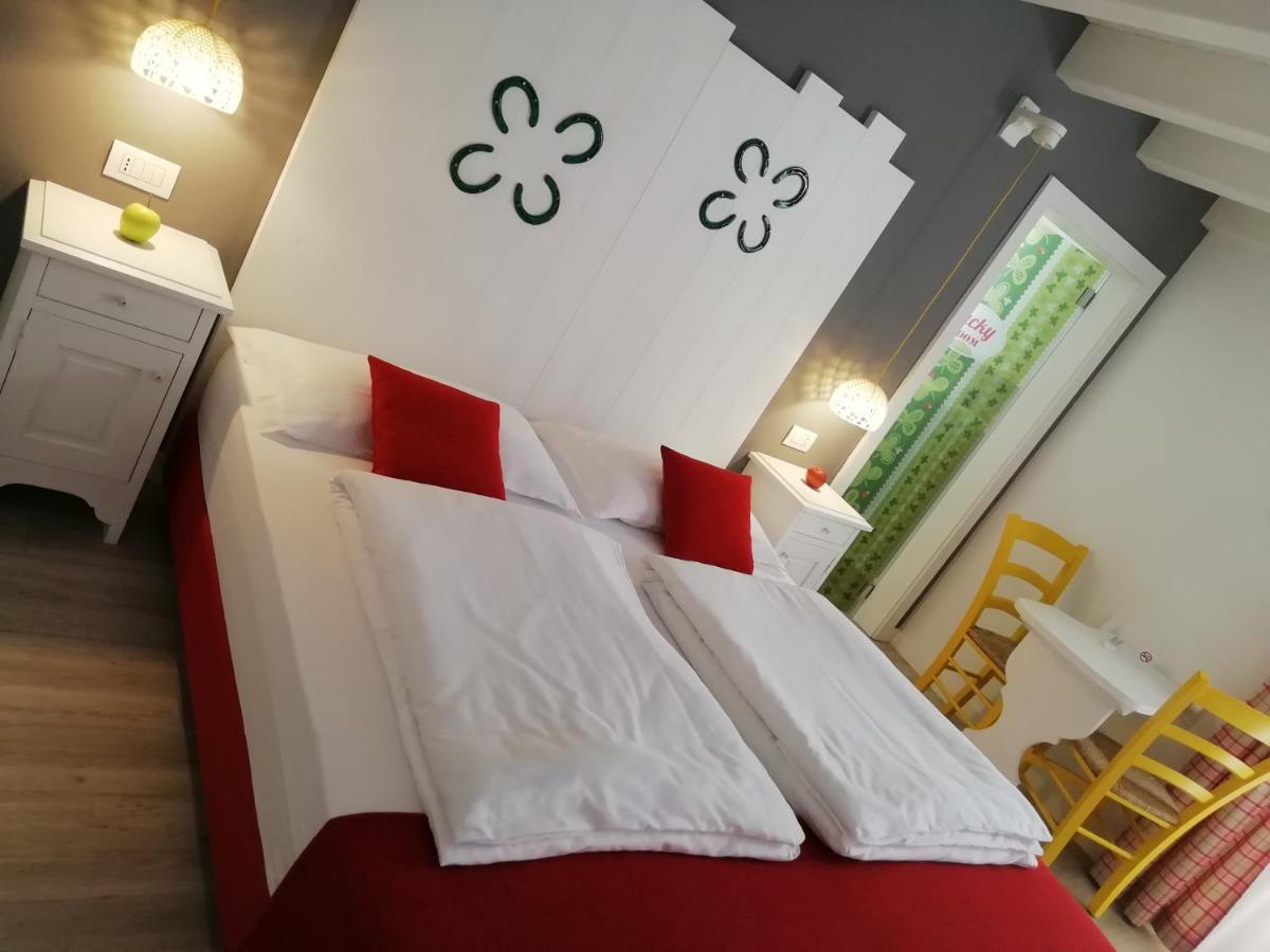 Deluxe Room,1590376421:JPEG