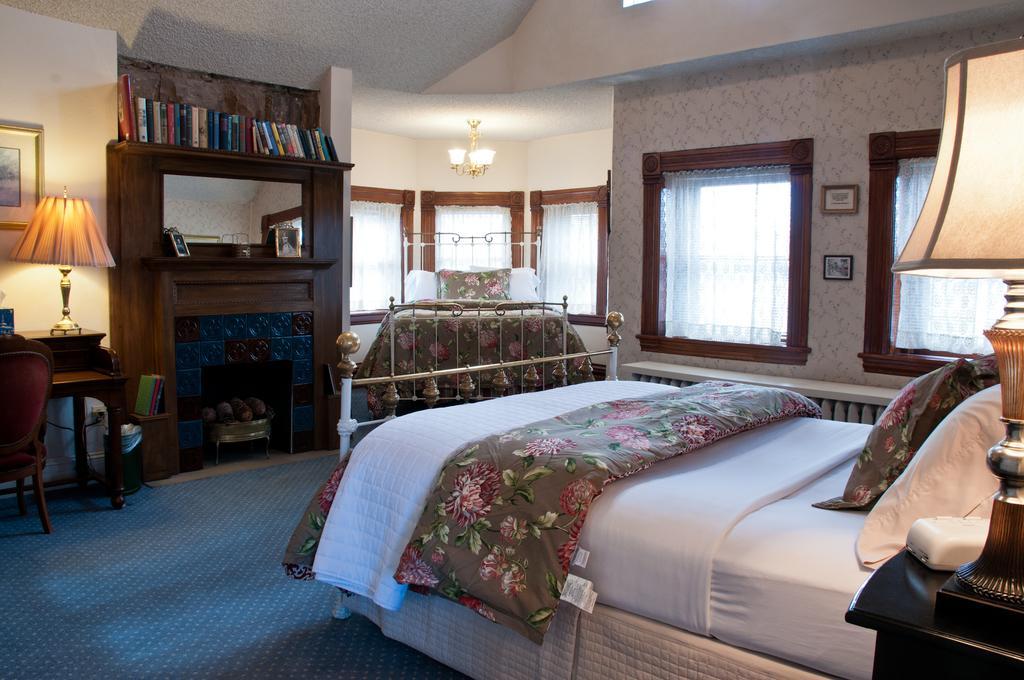 Double Room with Private External Bathroom