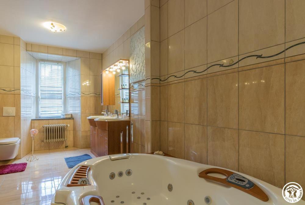 Chambre Lit King-Size avec Baignoire Spa