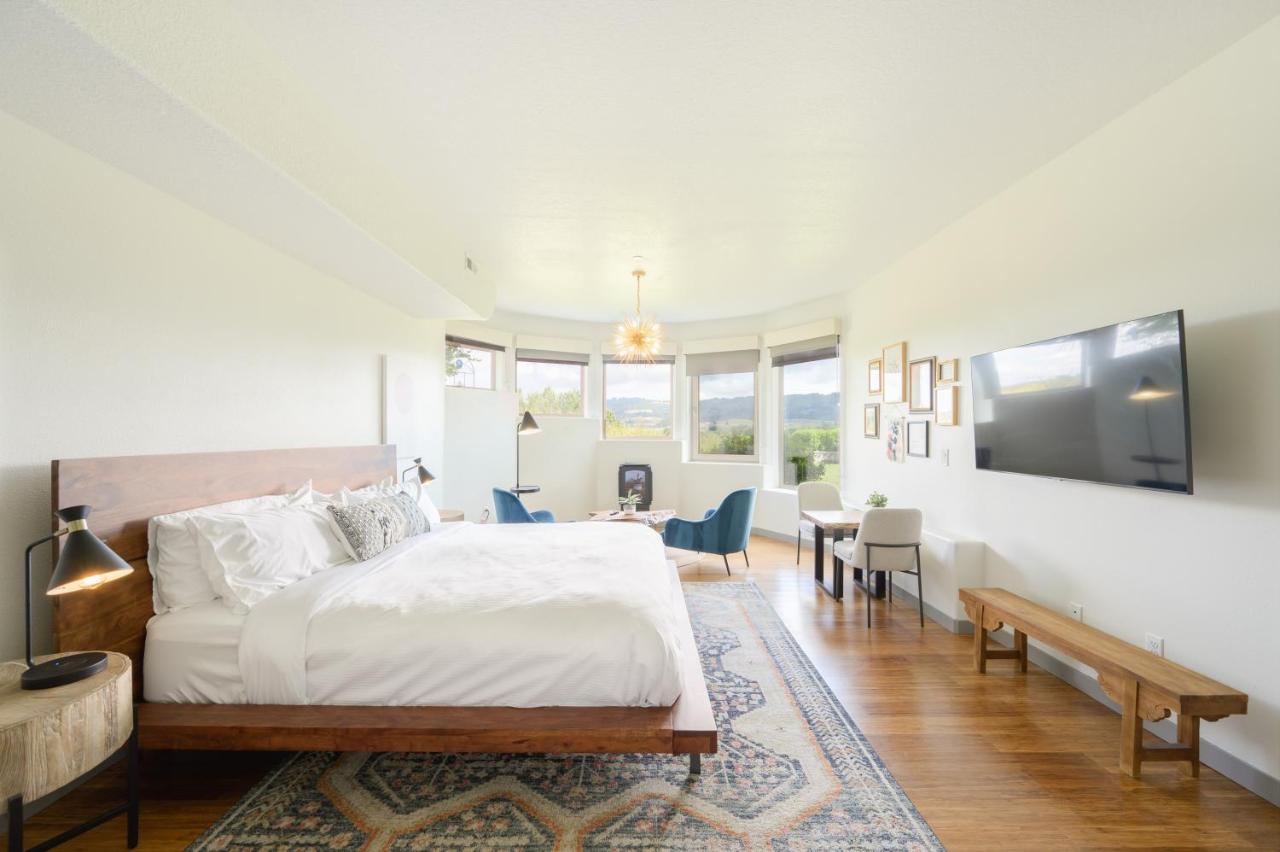 06 - King Room with Garden View
