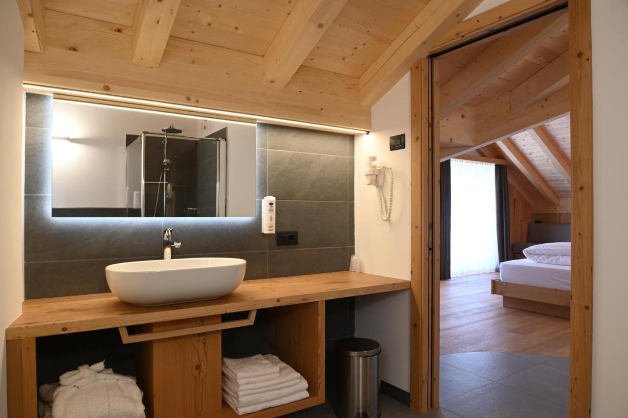 Deluxe Suite Spa Bath,1145425219:JPEG