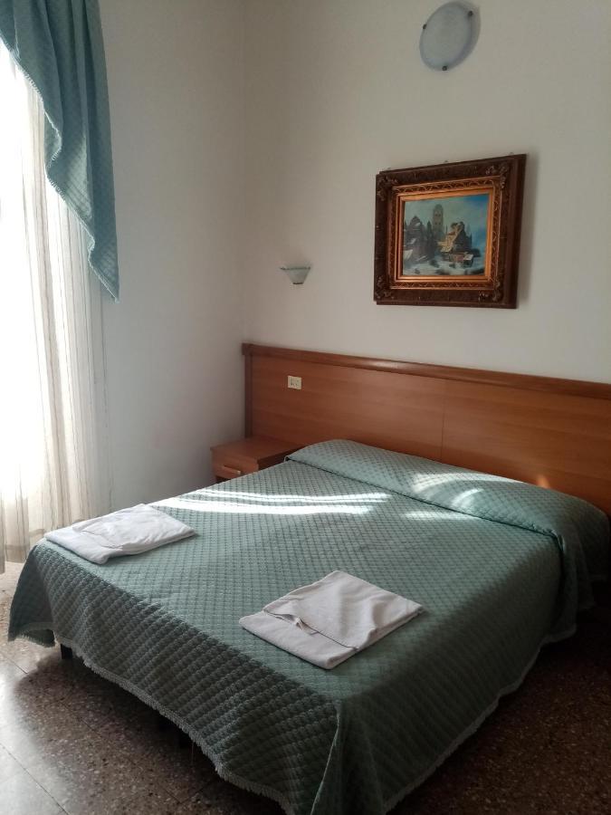 Camera Matrimoniale/Doppia con Letti Singoli con Bagno Privato