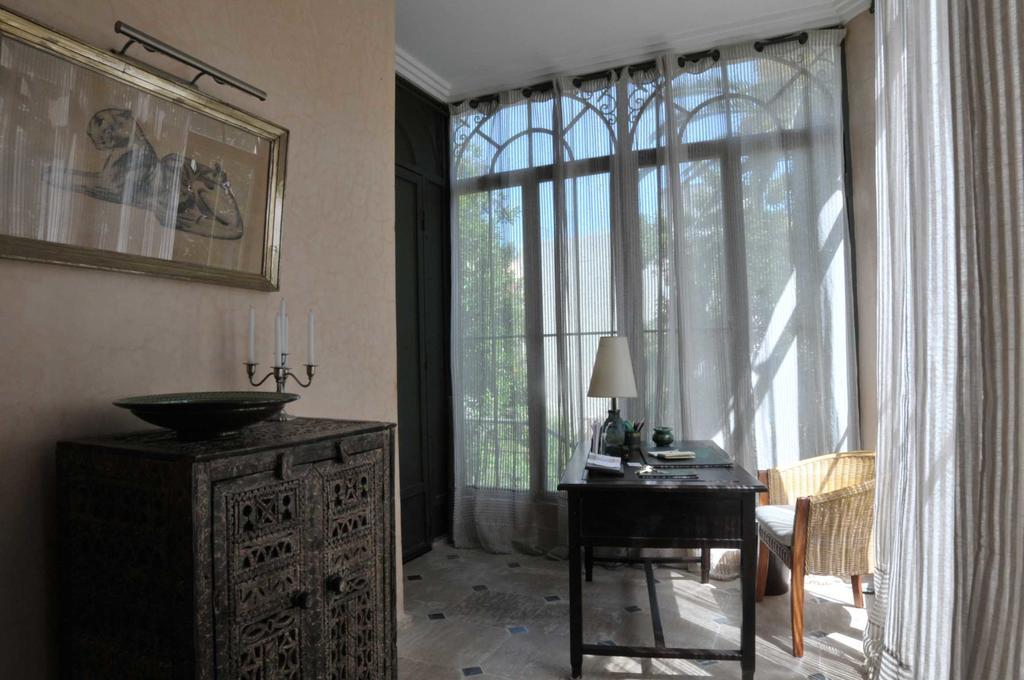 Room 1,559059480:JPEG