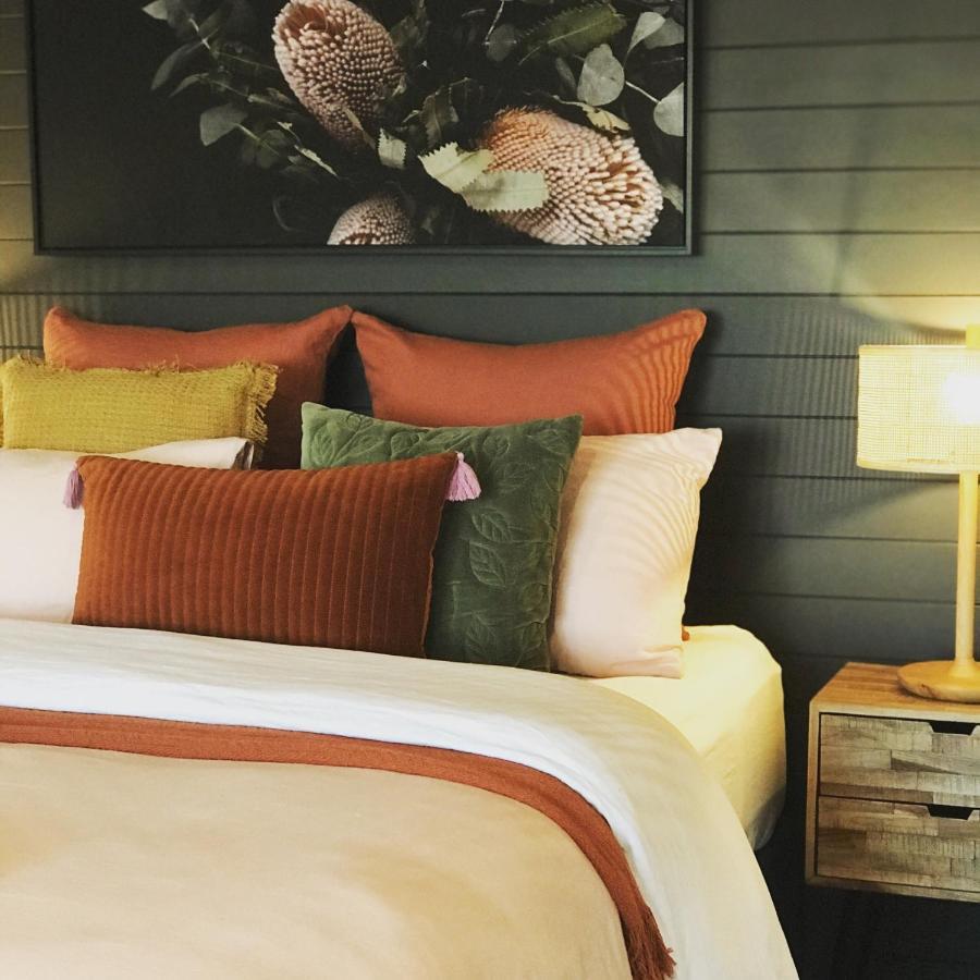 Studio with Lake View,1148180305:JPEG