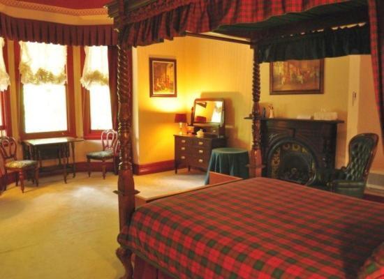 F.O. Henry Queen Room