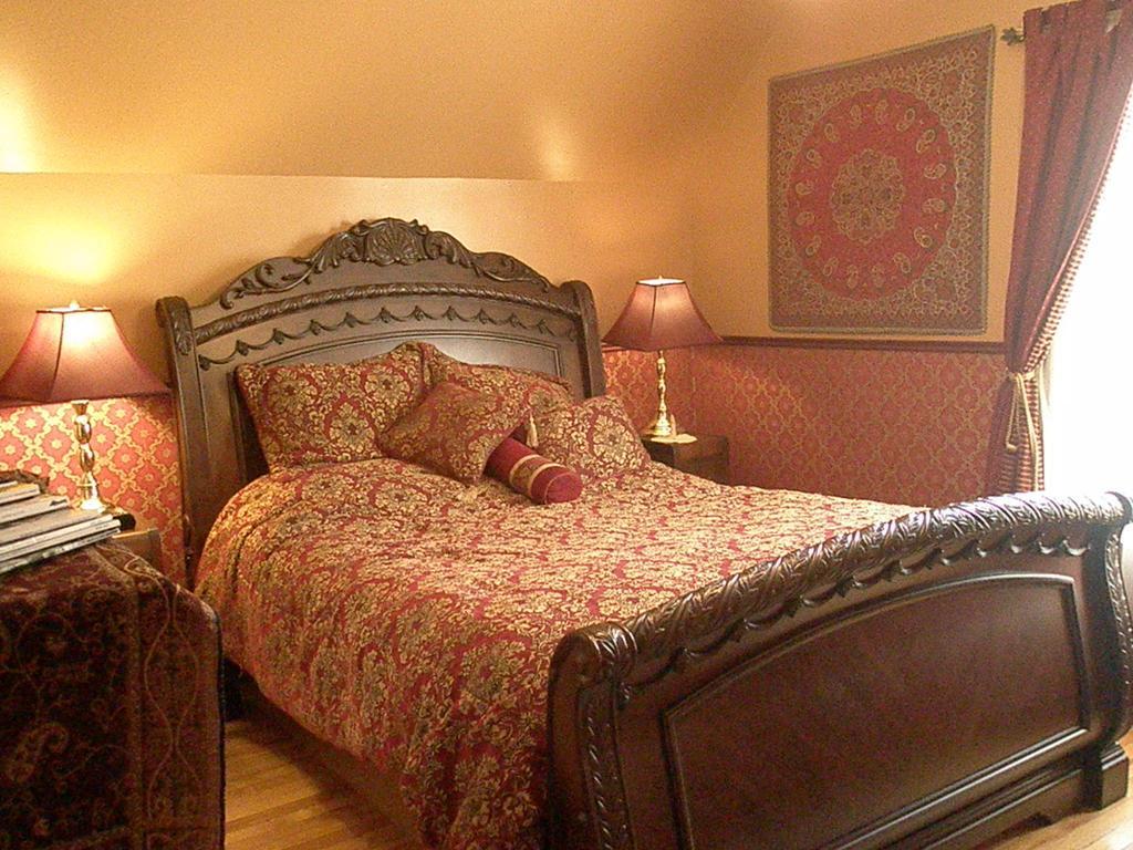 Chambre Lit Queen-Size Supérieure - Vue sur Piscine