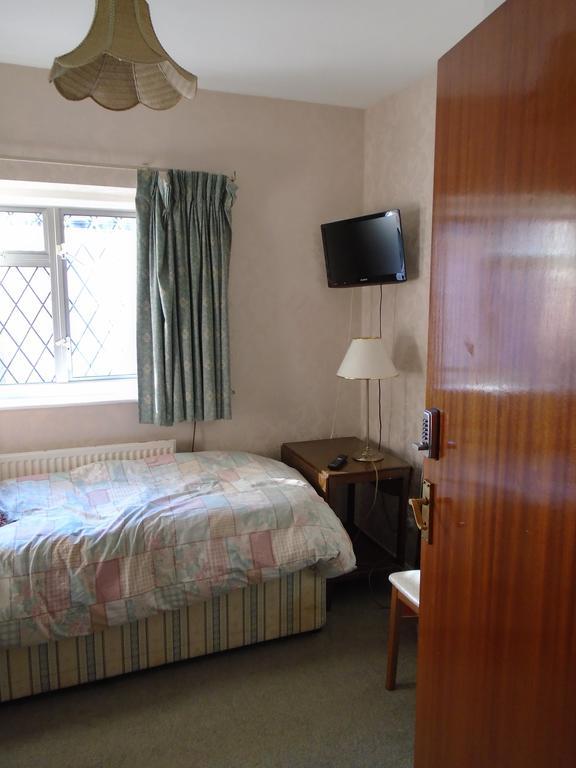 Single Room with Shared Bathroom