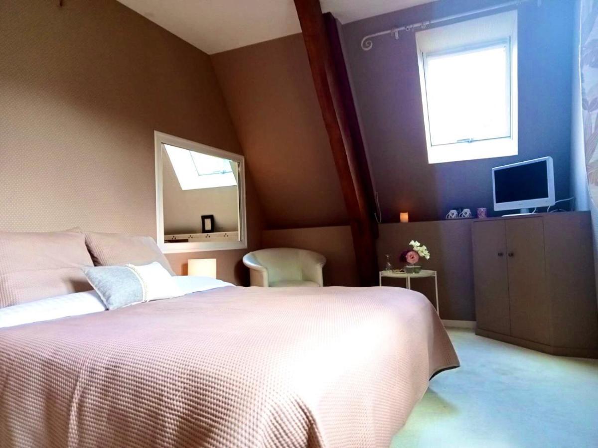 Kamer met Kingsize Bed en Uitzicht op het Zwembad