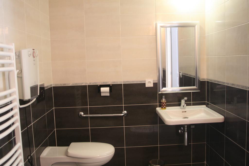 Chambre Lit Queen-size - Accessible aux Personnes à Mobilité Réduite