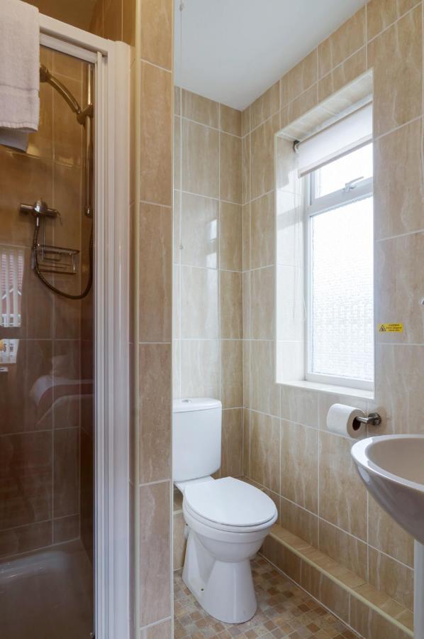 Twin Room with Shower
