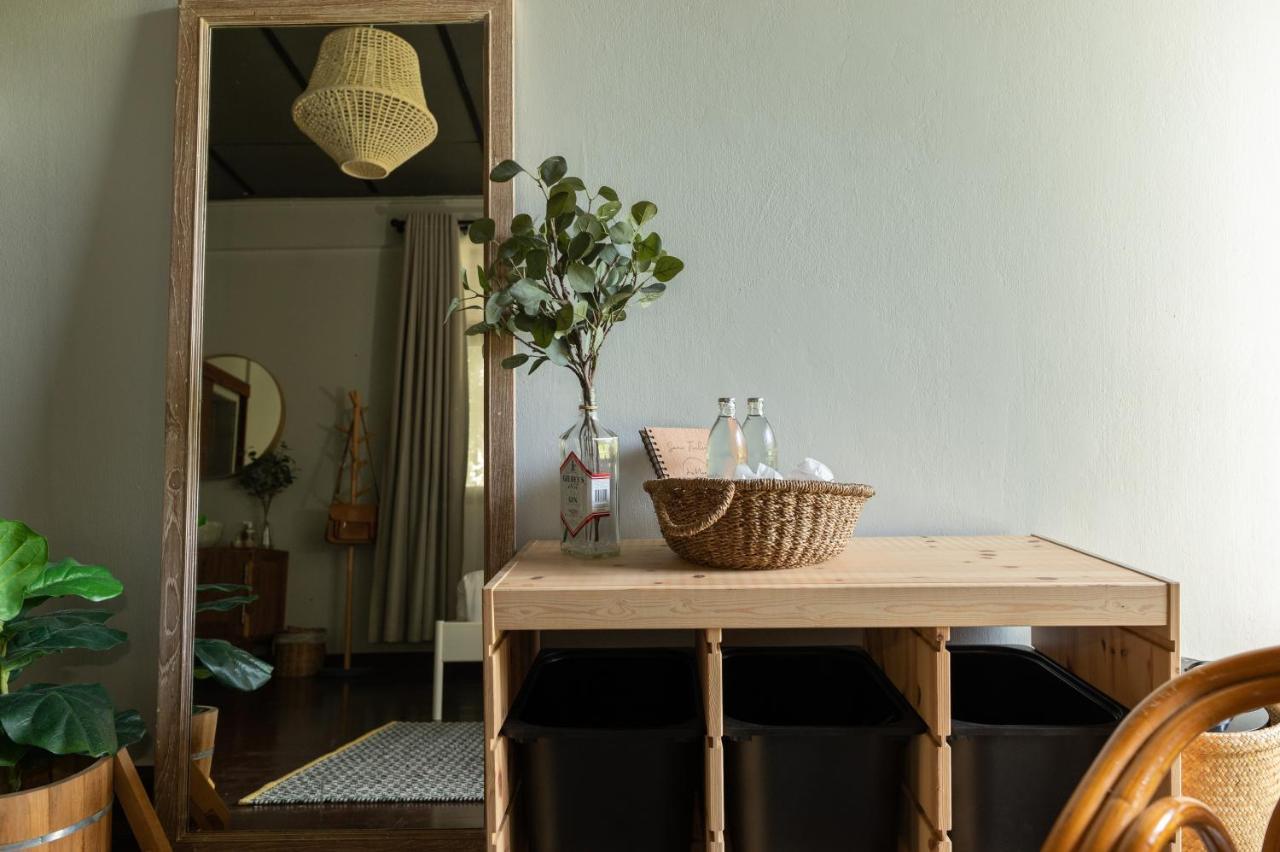 Kamer met Queensize Bed en Uitzicht op het Zwembad
