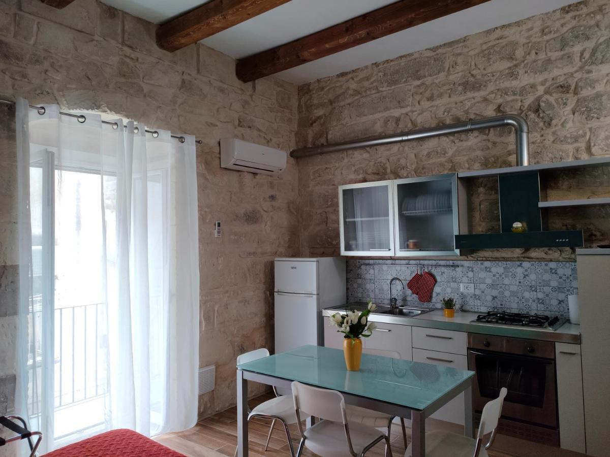 Studio avec Balcon