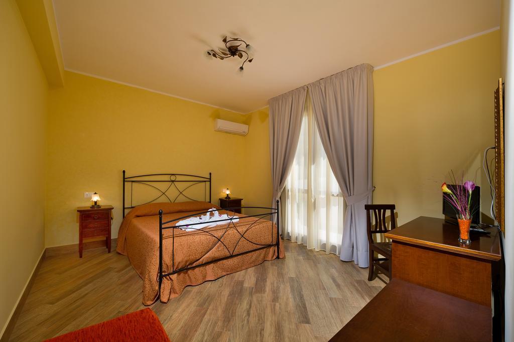 Quadruple Room,864065750:JPEG